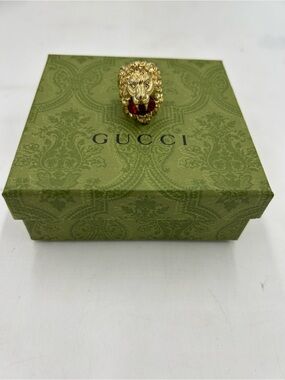 Unisex Gucci, Lionhead motif  gold tone with red crystal size 8.5 made in Italy